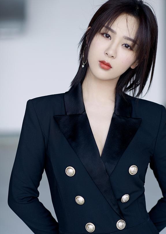 ���ϴ���ɫ�����չʾ��������������һ����